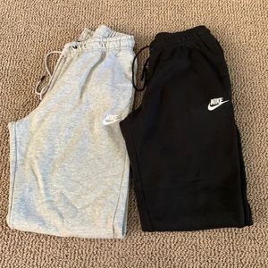 Set of 2 Nike joggers